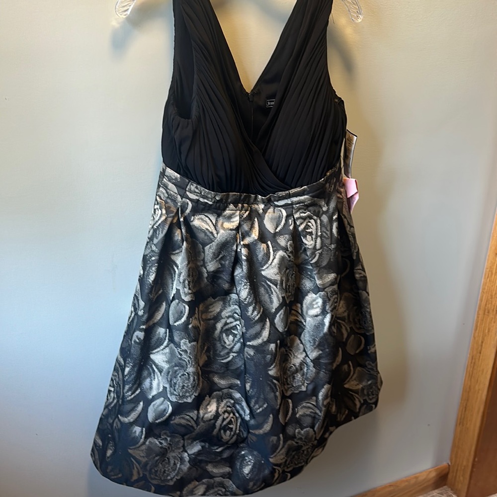 Brand new Jessica Howard dressy one piece dress size 12 v neck